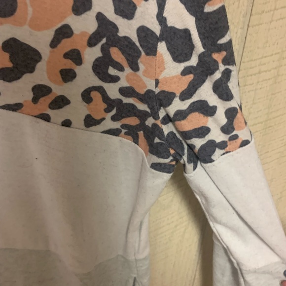 cheetah color block sweatshirt - Picture 4 of 5